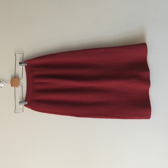 cezanne Dresses & Skirts - Cezanne 100% Wool red ribbed skirt